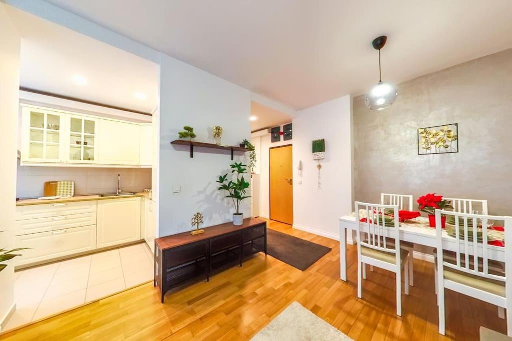 Old Town Spacious Apartment Bucureşti Exterior foto