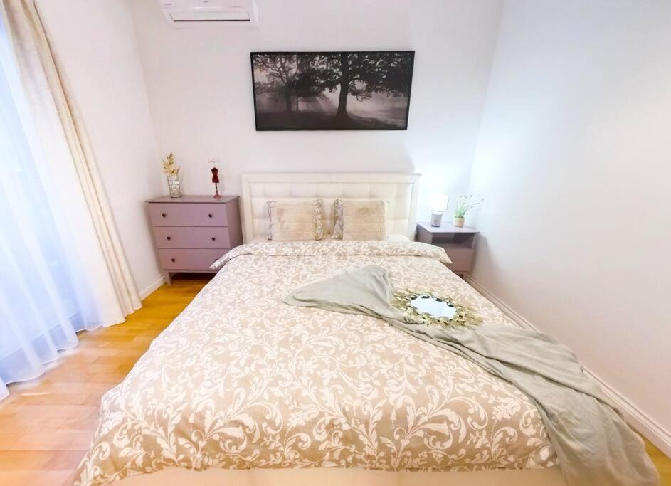 Old Town Spacious Apartment Bucureşti Exterior foto