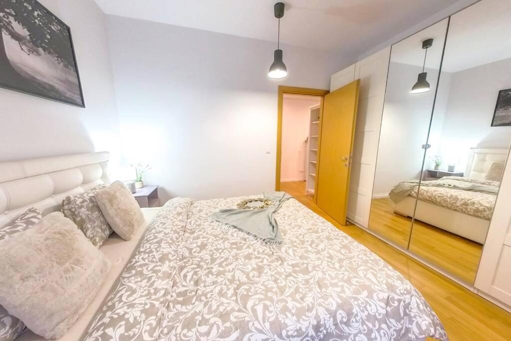 Old Town Spacious Apartment Bucureşti Exterior foto